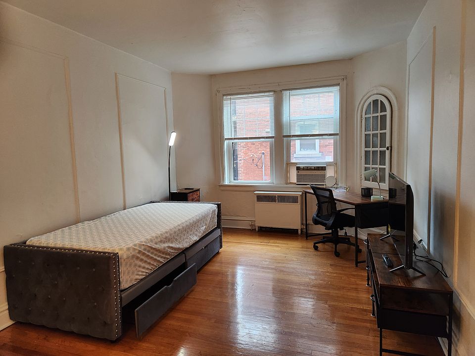 Welcome Home! Studio with ample space.