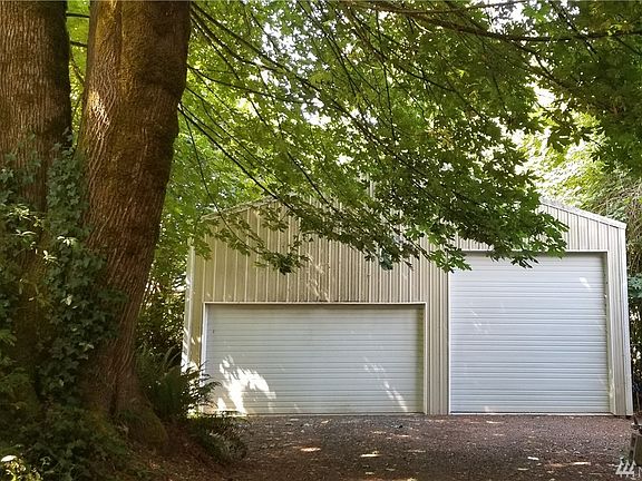5th image of 210 E Wood Ln