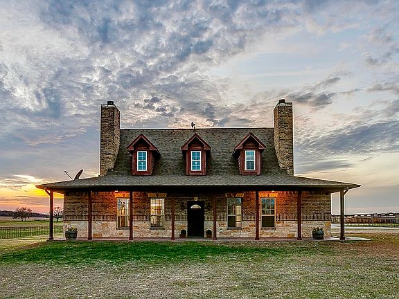 2nd image of 2220 Lazy Bend Rd