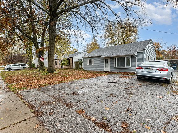 2nd image of 300 Woodlawn Ave