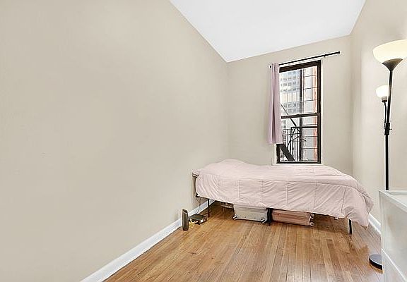 5th image of 665 Lexington Ave APT D