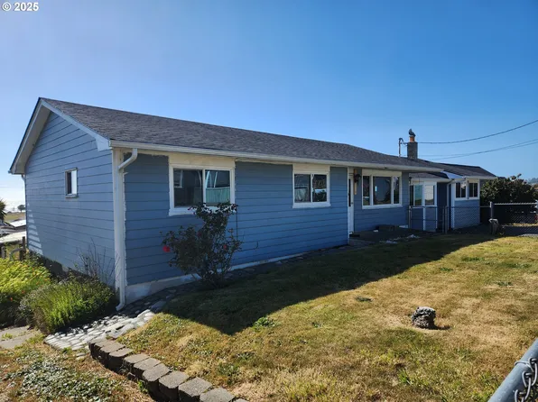 29730 Hillcrest St, Gold Beach, OR 97444