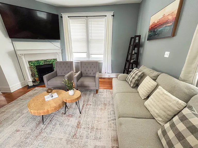 127 N Jefferson St — Photo 2