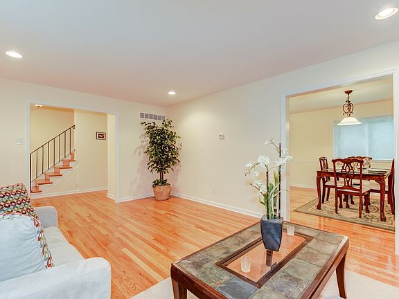Open floor plan & recessed lighting