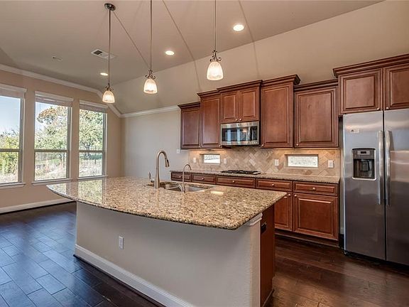 3rd image of 22100 Esmeralda Dr