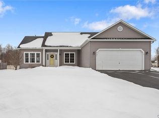 8494 Wayfarer Dr, Cicero, NY 13039