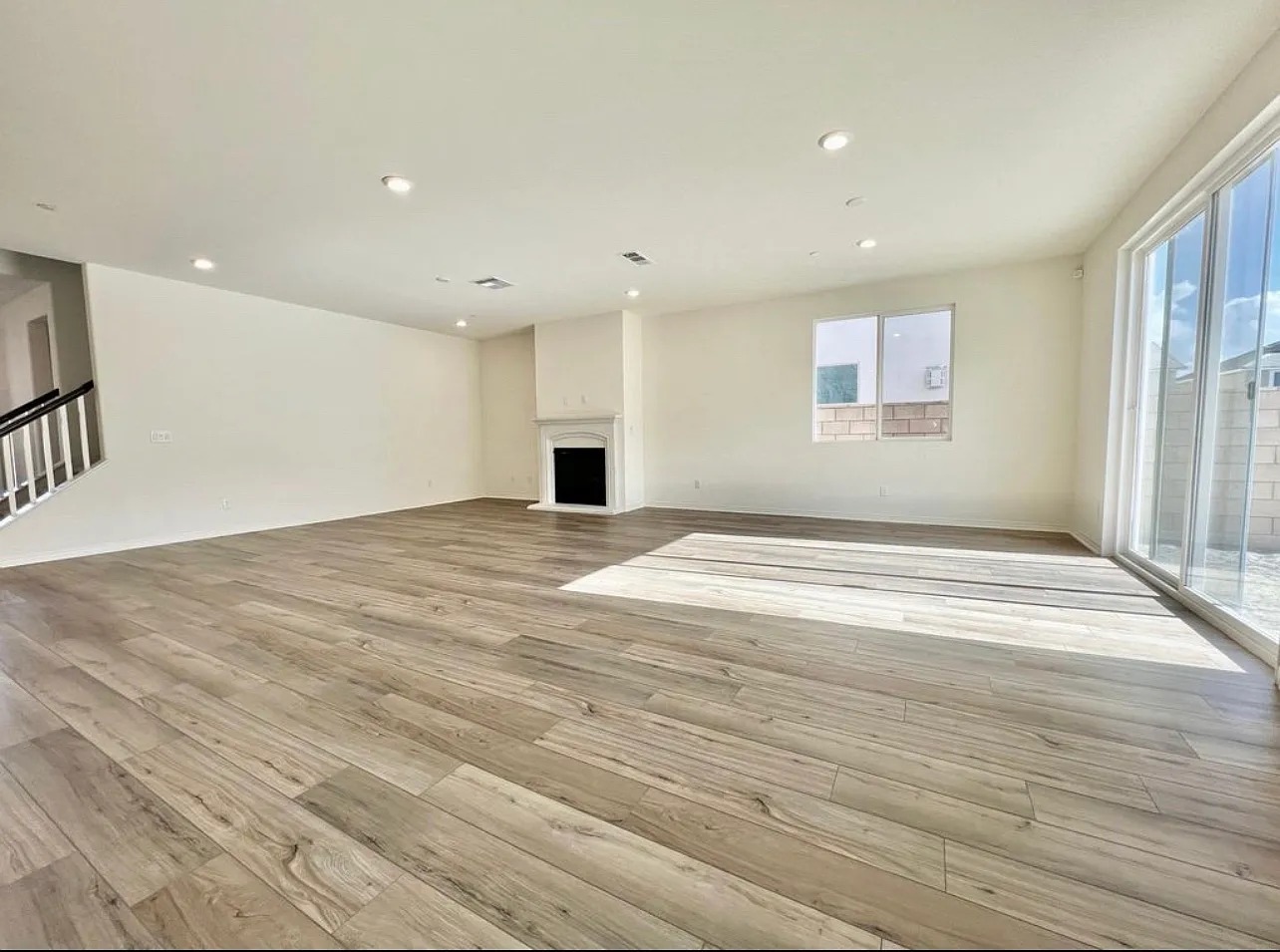3358 E Garrick St — Photo 3