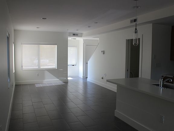 Living space-kitchen