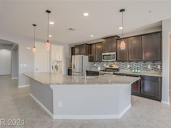 5th image of 684 Suguaro Bluffs St