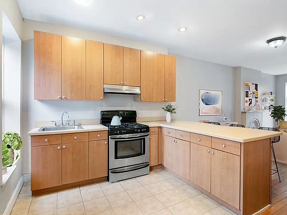 5th image of 112 Putnam Ave