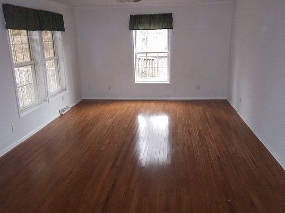 4th image of 481 Alexander Dr