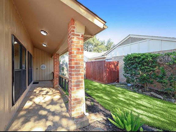 3rd image of 3023 Sam Houston Dr