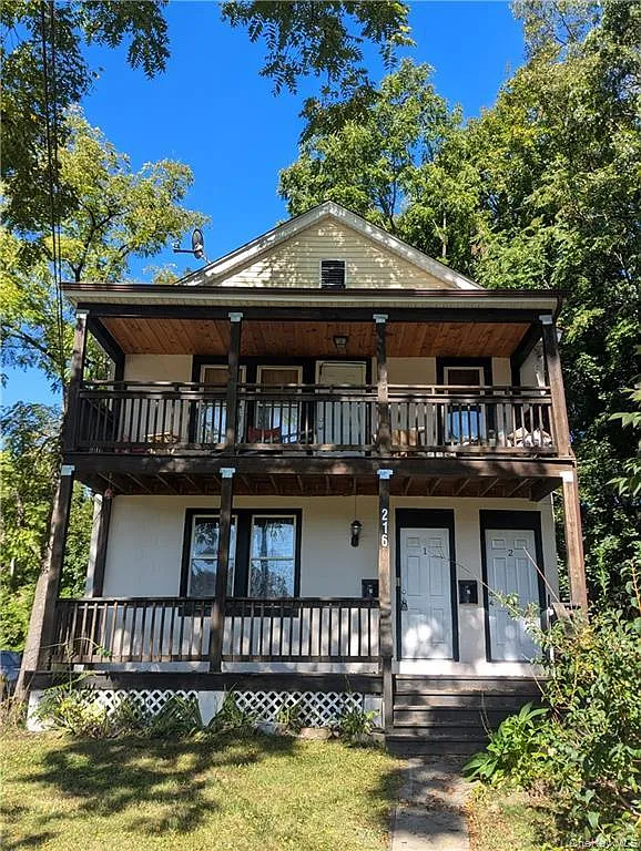 4 bed, 1.0 bath, 1184 sqft, $2,200 — Photo 1