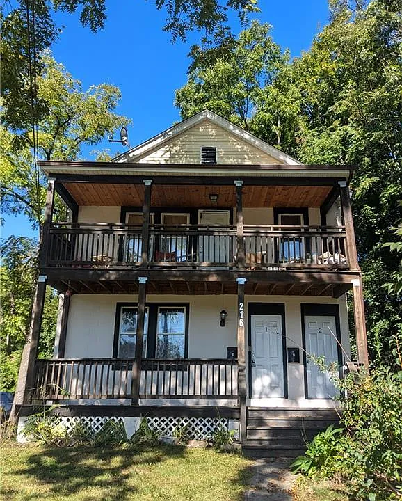 216 Smith St #1