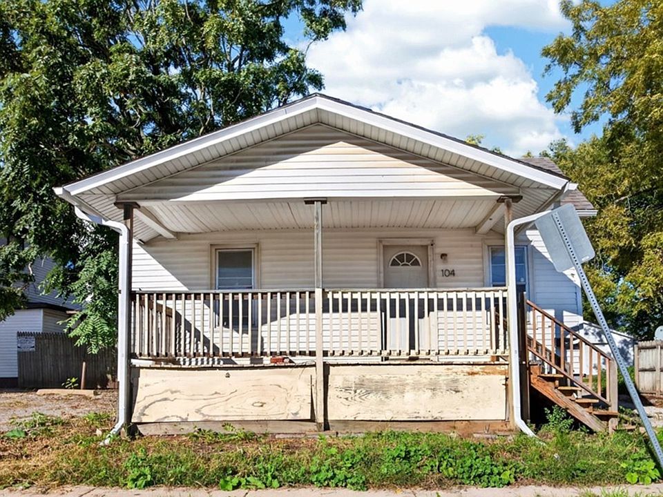 1st image of 104 N Allin St