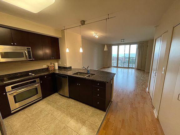5th image of 807 Davis St Unit 1410