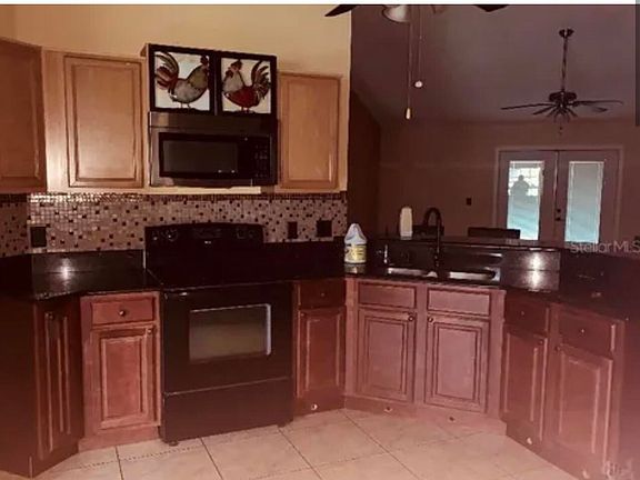 3rd image of 704 Caracara Court