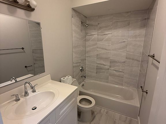 5th image of 10 Ludwig St #1