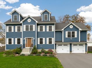13 Cedarwood Rd, Billerica, MA 01821