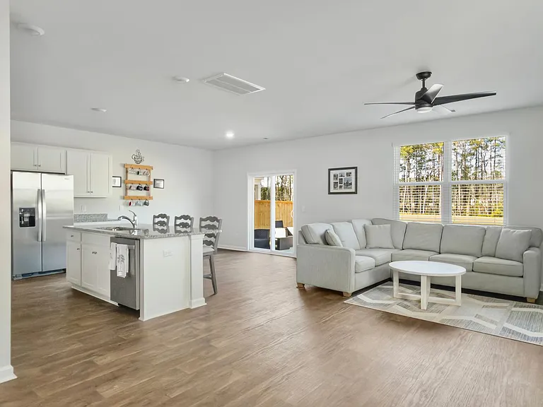 298 Watersglen Dr — Photo 6