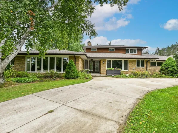 7550 N Pheasant LANE, River Hills, WI 53217