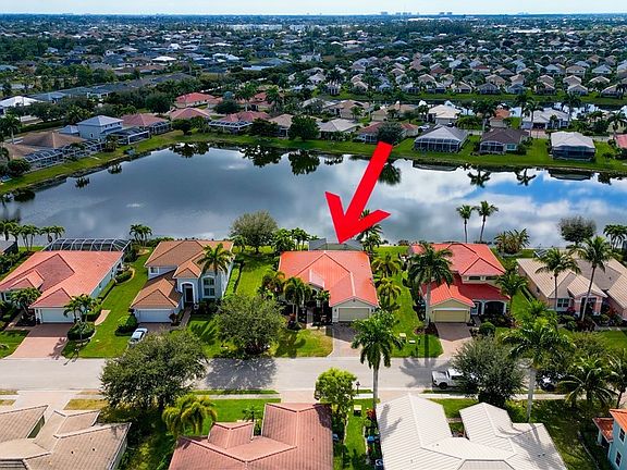 3rd image of 2412 Ashbury Cir