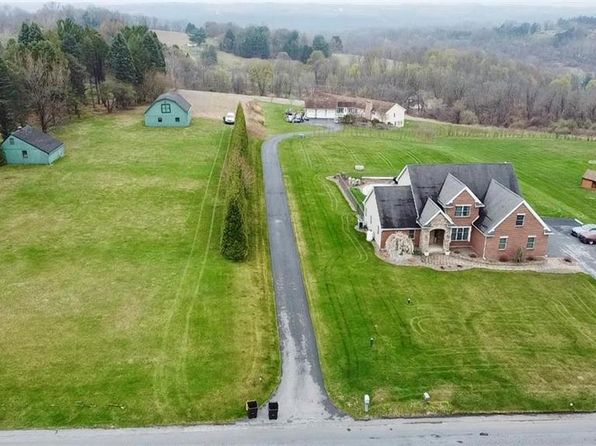 Blue Mountain Dr, Walnutport, PA 18088