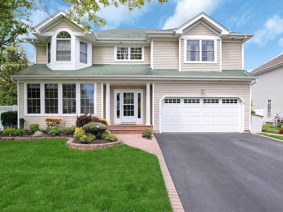 1st image of 316 Carnation Dr