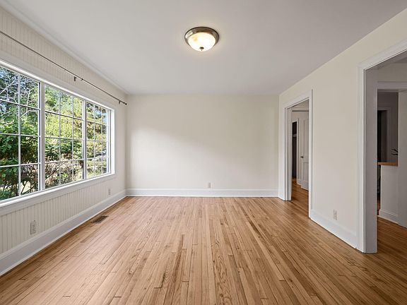 5th image of 323 Monmouth Ave