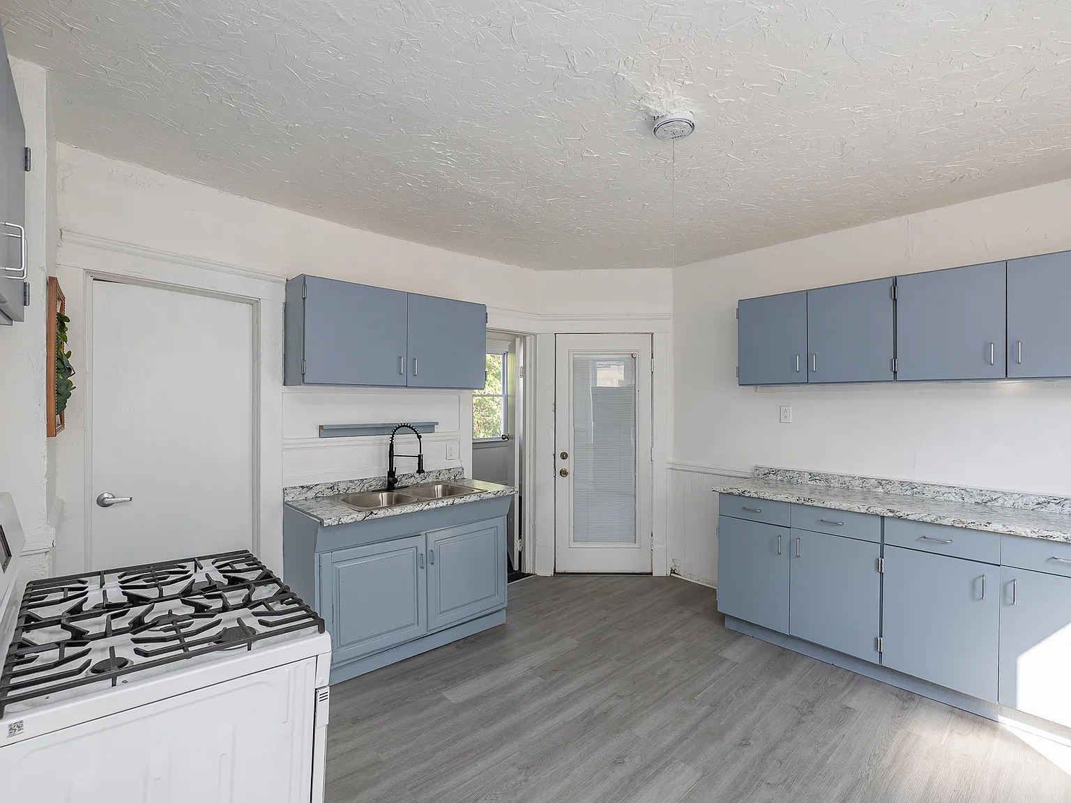 10117 Hampden Ave — Photo 1