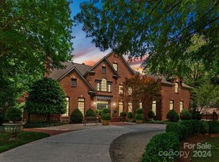4401 Cameron Oaks Dr, Charlotte, NC 28211
