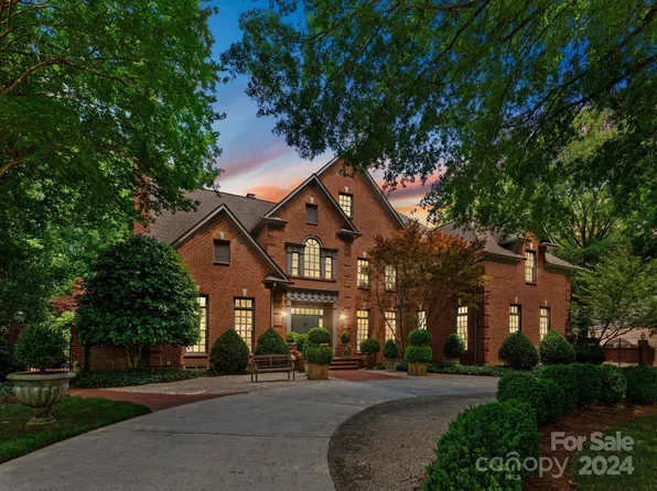 4401 Cameron Oaks Dr, Charlotte, NC 28211