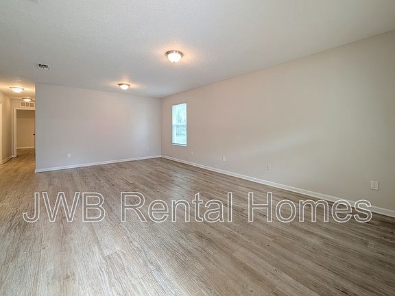 4th image of 3549 Owen Ave