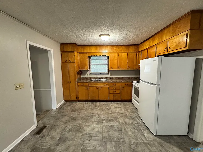 3812 Melody Cir NE — Photo 4
