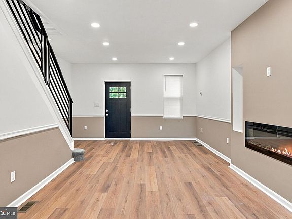 5th image of 1934 W Godfrey Ave