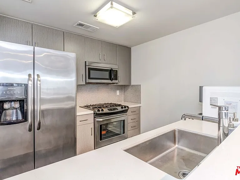 436 S Virgil Ave #Penthouse 1 — Photo 3