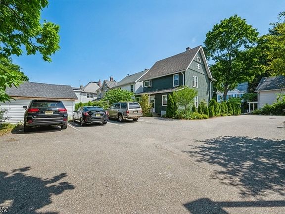 4th image of 27 Bellevue Ter