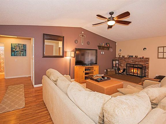 3rd image of 2186 Eastbrook Dr