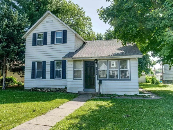 1607 Pershing Blvd, Clinton, IA 52732