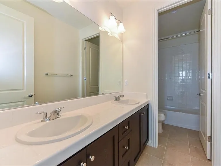 16 Torosa — Photo 6