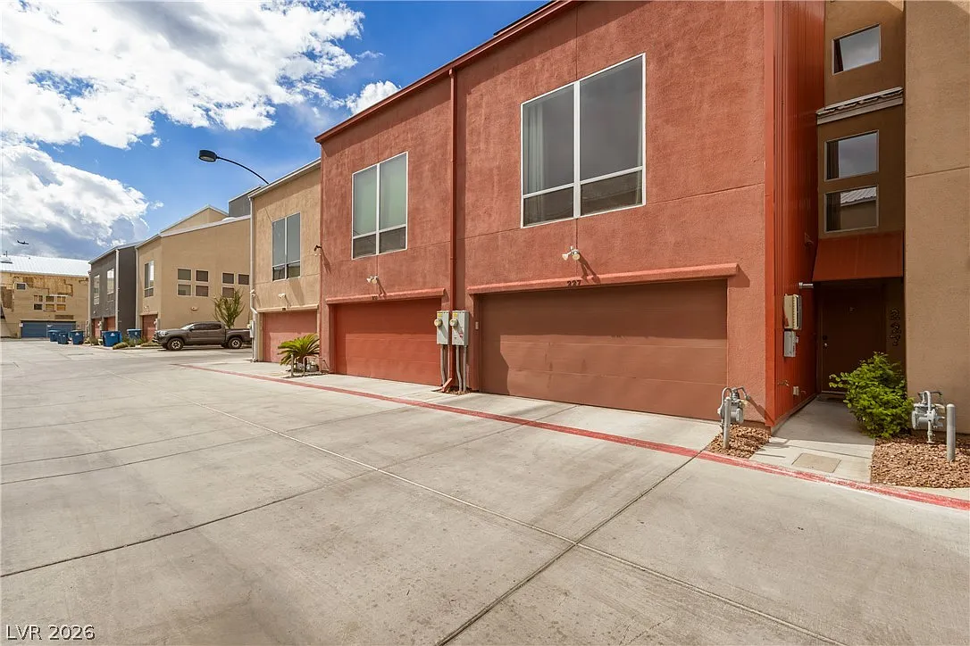 2 bed, 2.0 bath, 1877 sqft, $2,023 — Photo 1