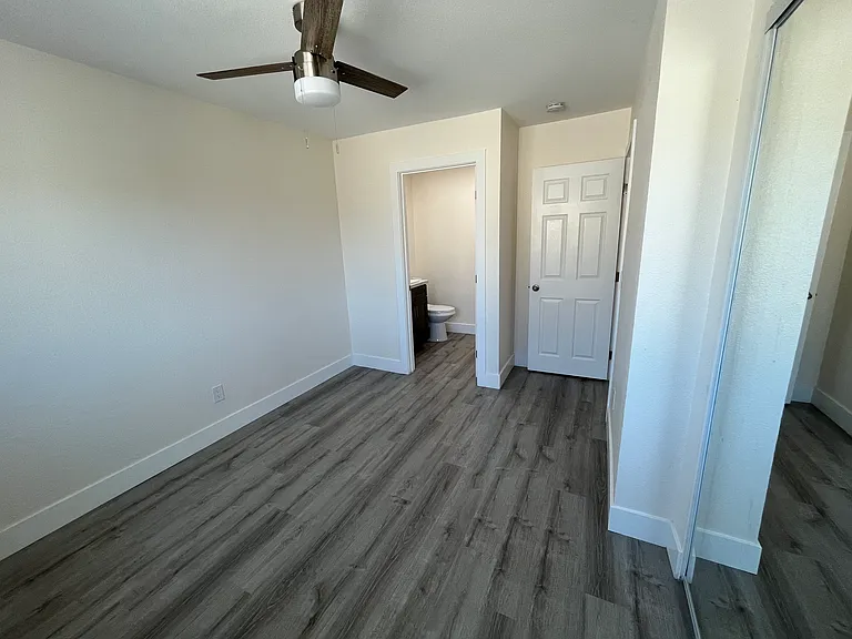 255 50th St #8 — Photo 7