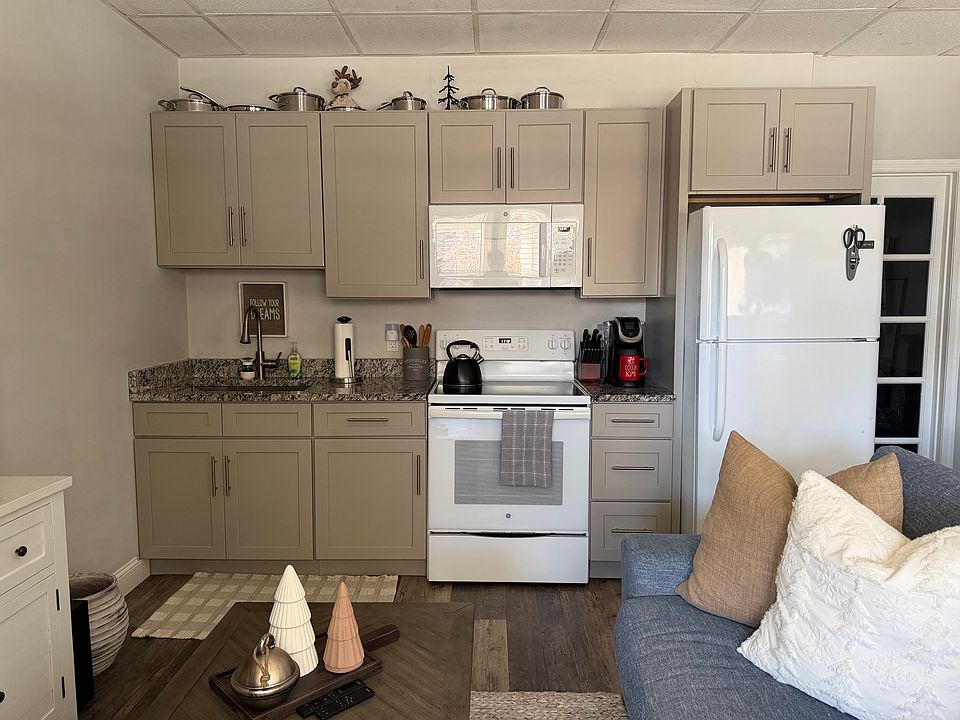 1st image of 204 N Main St APT 1