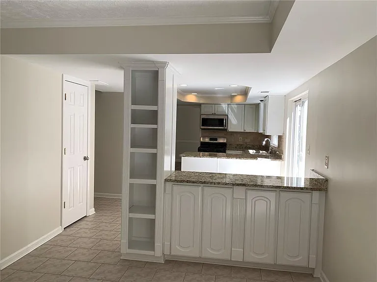 4536 Woodlawn Lake Dr — Photo 14