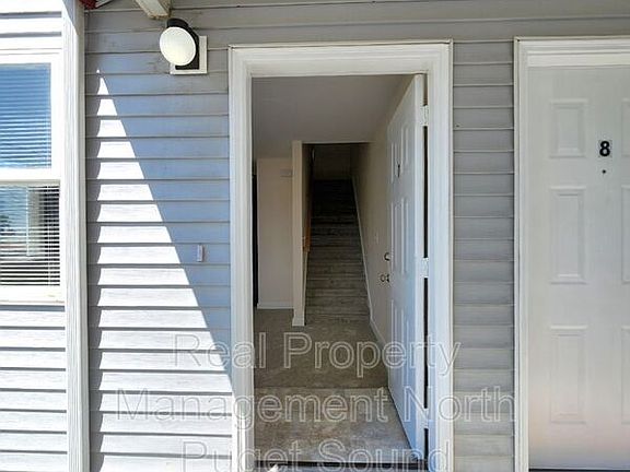 3rd image of 3208 Hoyt Ave Unit 7