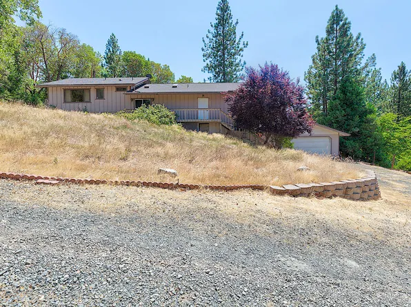 322 Mountain Greens Ln, Grants Pass, OR 97526