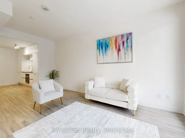 6 David Eyer Rd #212, Richmond Hill, ON L4S 0N5