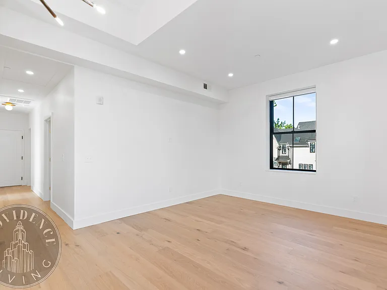 Blackstone Boulevard Residences — Photo 2
