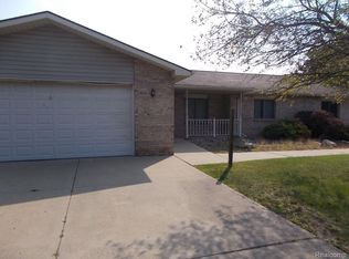 637 Arlington Dr, Caro, MI 48723