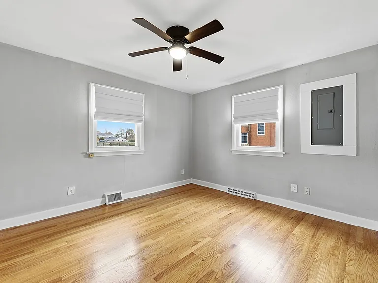2725 Greendale Ave — Photo 16